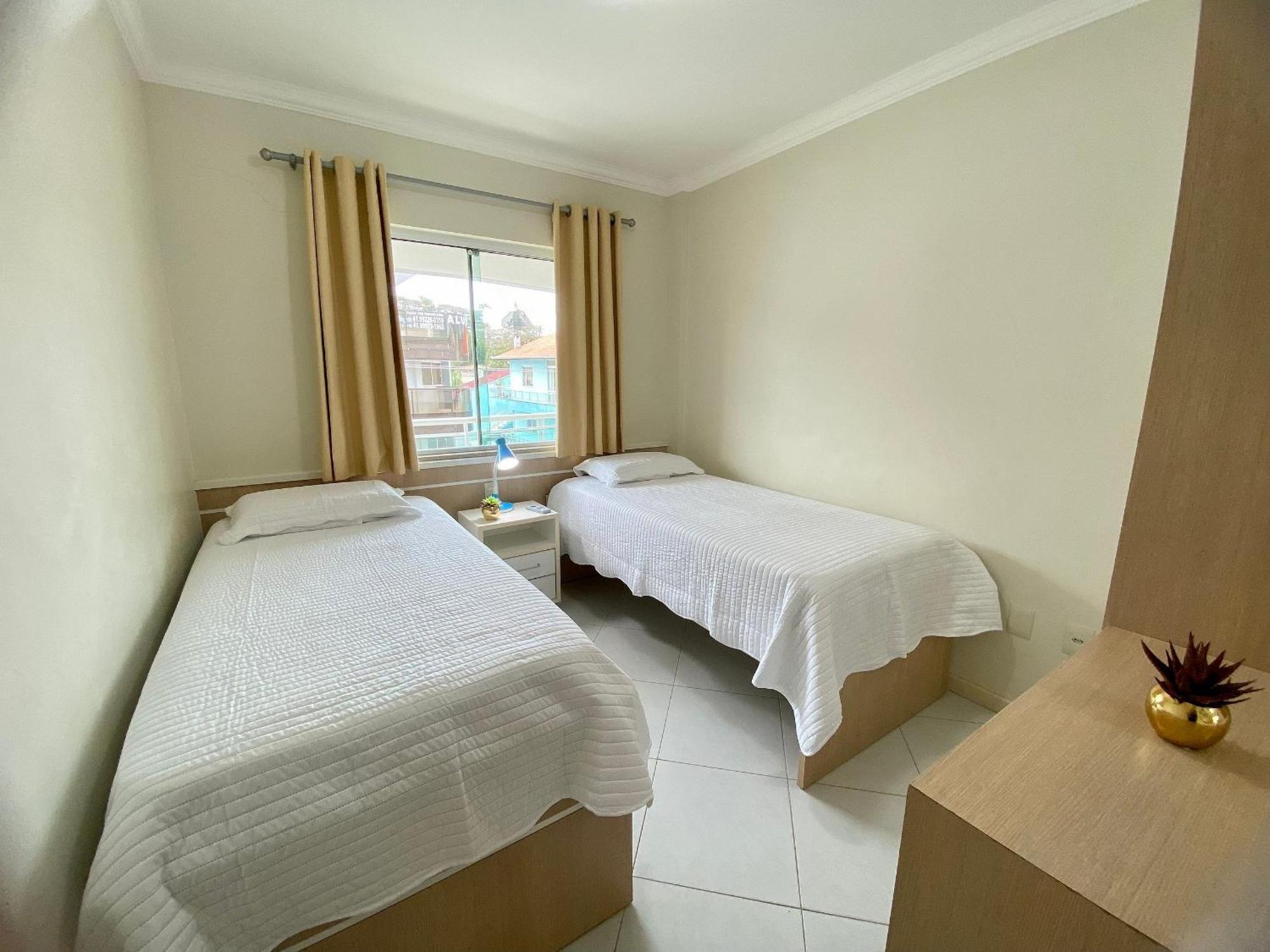Res. Nona Martha Apartment Бомбиняс Екстериор снимка